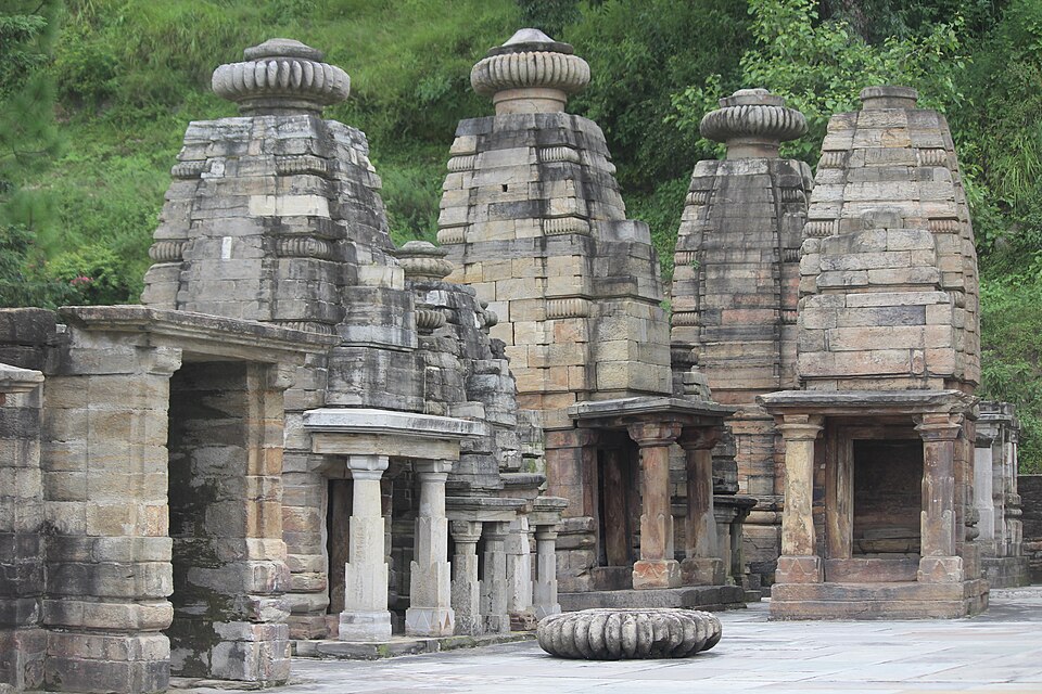 Fayl:Sun Temple, Katarmal.jpg