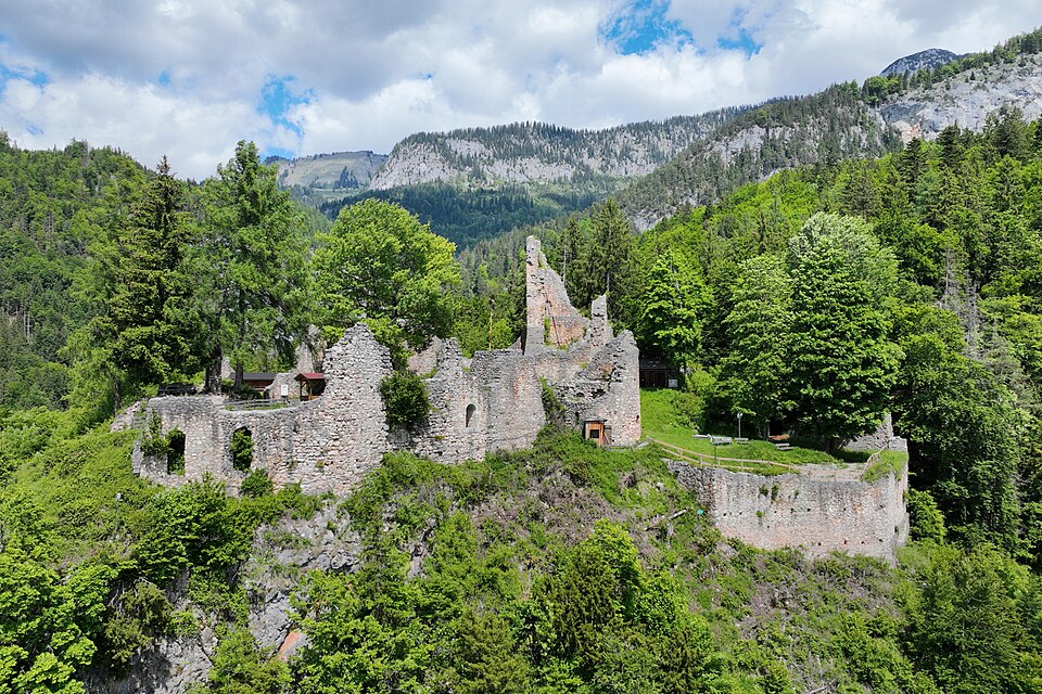 Fayl:Wörschach - Burgruine Wolkenstein.JPG