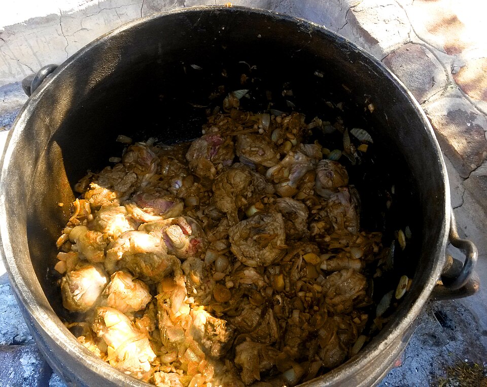 Fayl:Aroab lamb pot.jpg