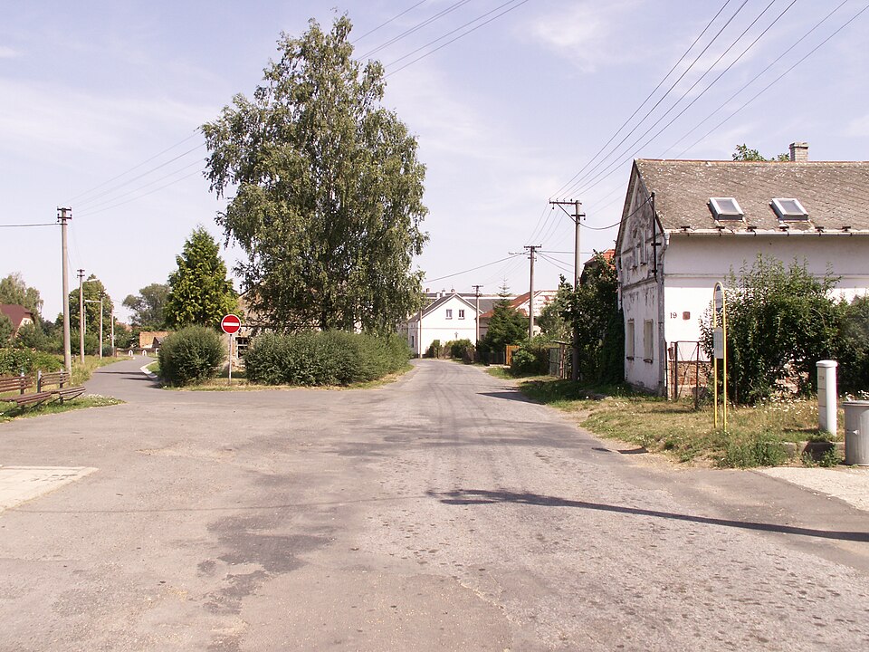 Fayl:Hlinka-střed obce.JPG