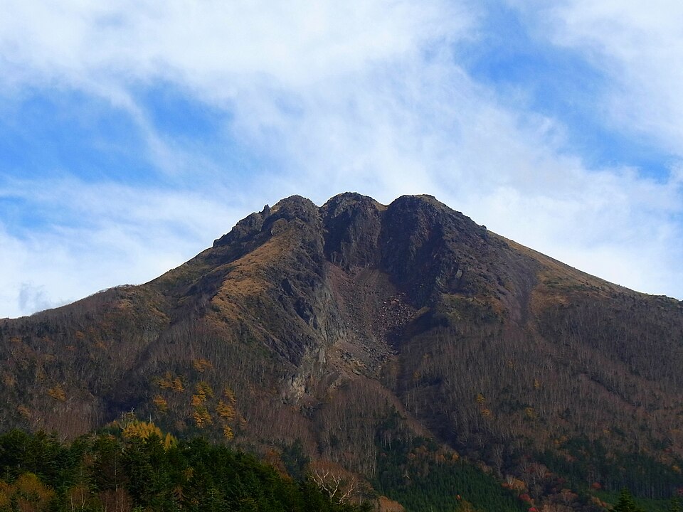 Fayl:Mt.Nikko-shirane.jpg
