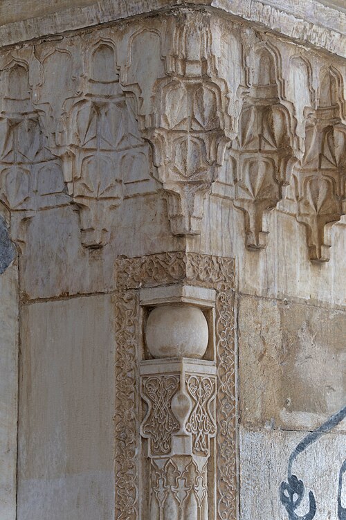 Fayl:Iznik Green mosque 8180.jpg