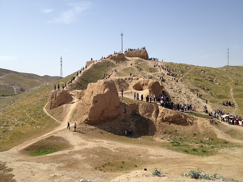 Fayl:Nurata fortress.jpg
