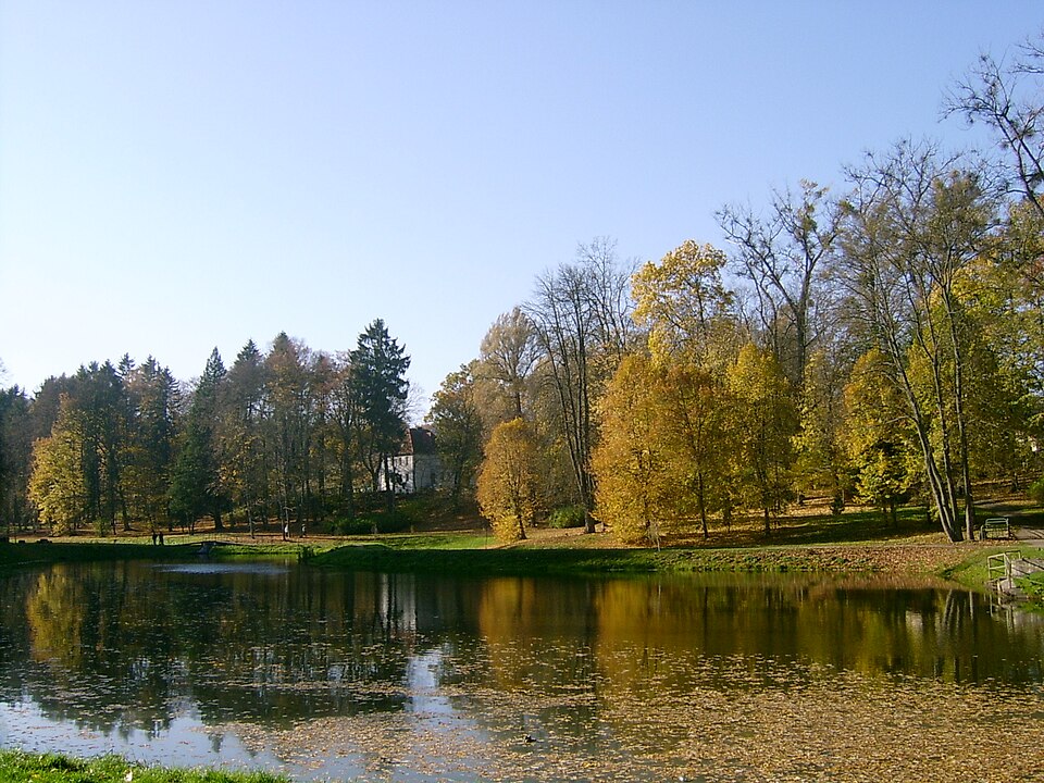 Fayl:Połczyn-Zdrój park zdrojowy staw3.jpg