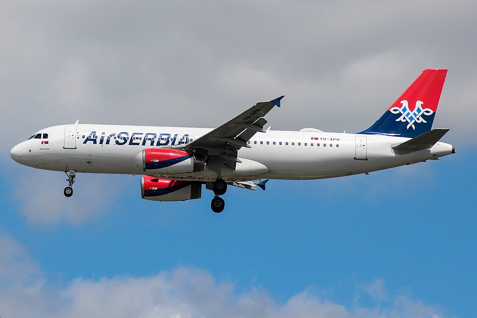 Fayl:YU-APH A320 Air Serbia (35545496281).jpg