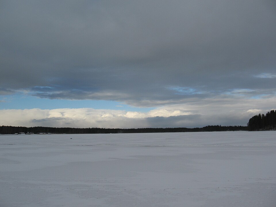 Fayl:Lake Konnevesi frozen (2291139547).jpg