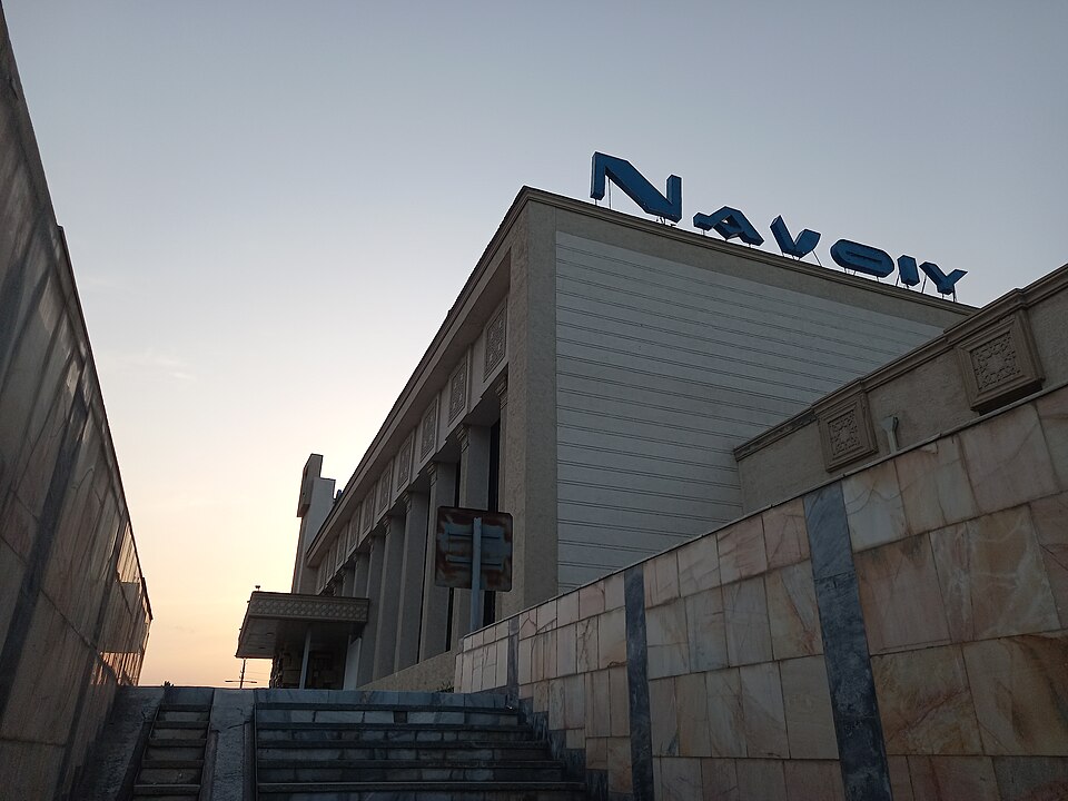 Fayl:Navoiy avtoshohbekat Karmana 01.jpg