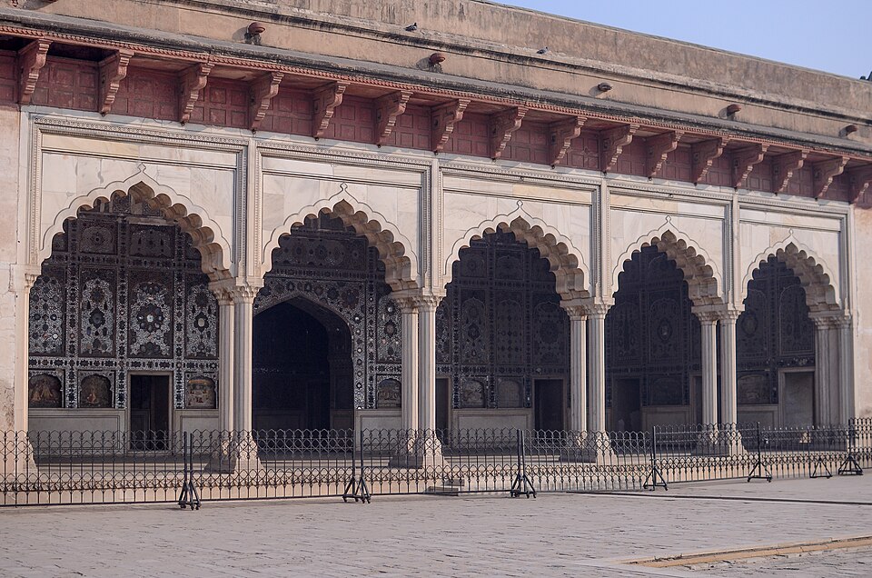 Fayl:Sheesh Mahal Arches.jpg