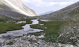 qor suvlaridan to'yinuvchi soy