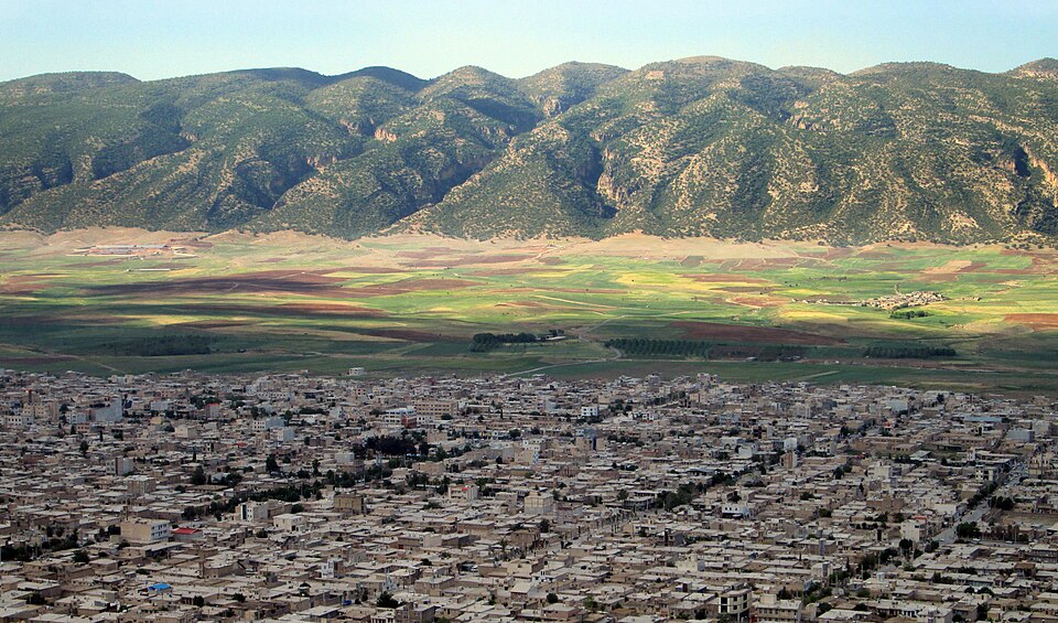 Fayl:شهر ایوان - Eyvan City.jpg