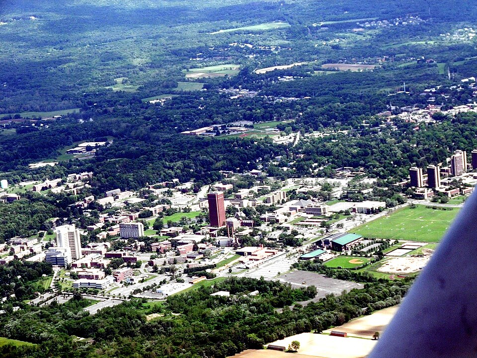 Fayl:Amherst Massachusetts.jpg