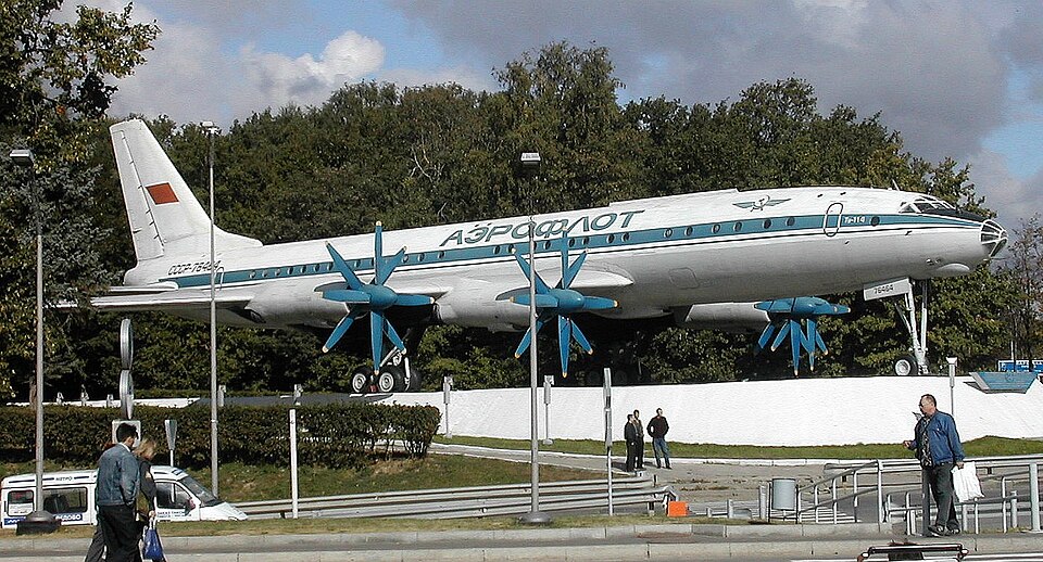 Fayl:TU-114 Domodiedovo.jpg