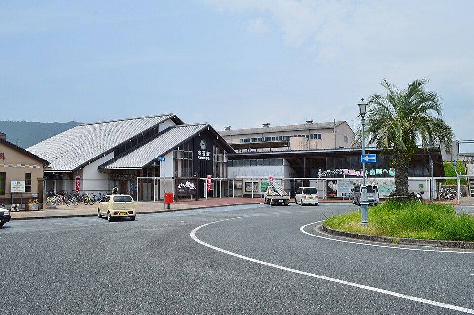 Fayl:Aki Station, terminal.jpg