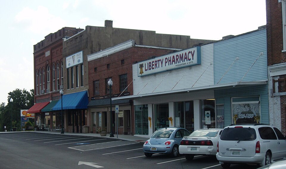 Fayl:Centerville tennessee town square 2009.jpg