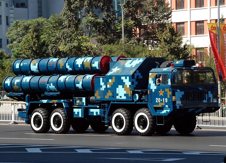 Fayl:Chinese HQ-9 launcher.jpg