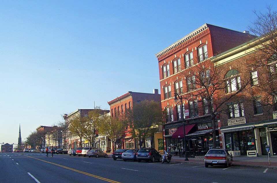 Fayl:Downtown Middletown, CT.jpg