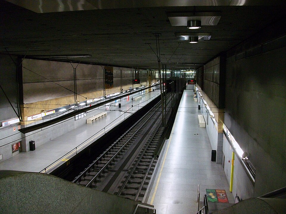 Fayl:Estació de Machado del MetroValència.jpg