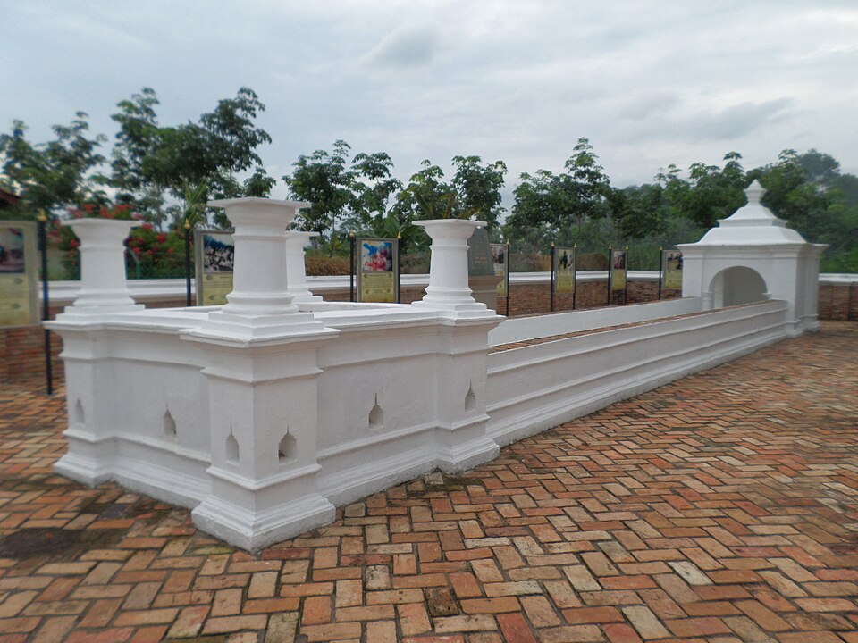 Fayl:Hang Tuah Mausoleum.jpg