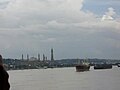 Mahakam ko‘prigidan ko‘rinib turgan masjid.