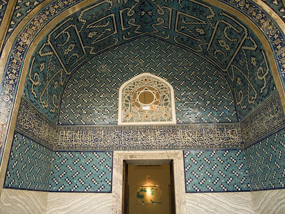 Fayl:Istanbul PB076035raw (4116523440).jpg