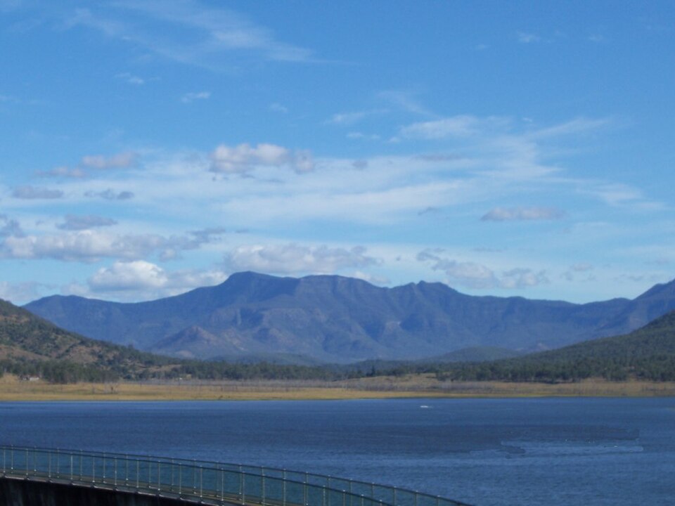 Fayl:LakeMoogerah.jpg