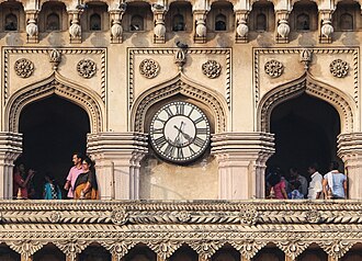 Charminar soati, 6-Nizom Mir Mahbub Alixon tomonidan oʻrnatilgan.