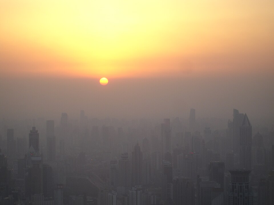 Fayl:Shanghaiairpollutionsunset.jpg