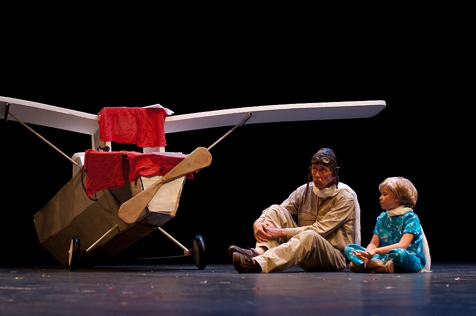 Fayl:The Little Prince (theatre adaptation).jpg