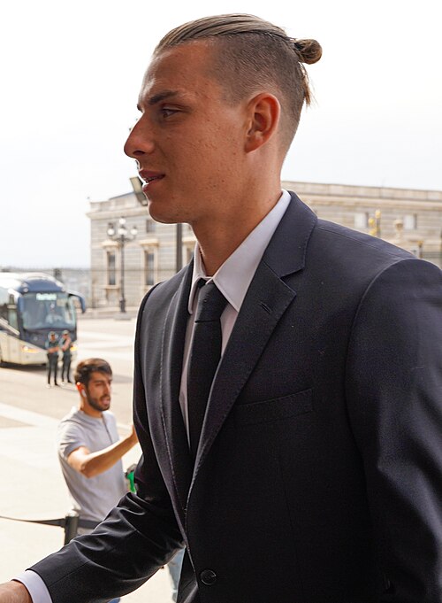 Fayl:Andriy Lunin, Real Madrid, 2022.jpg