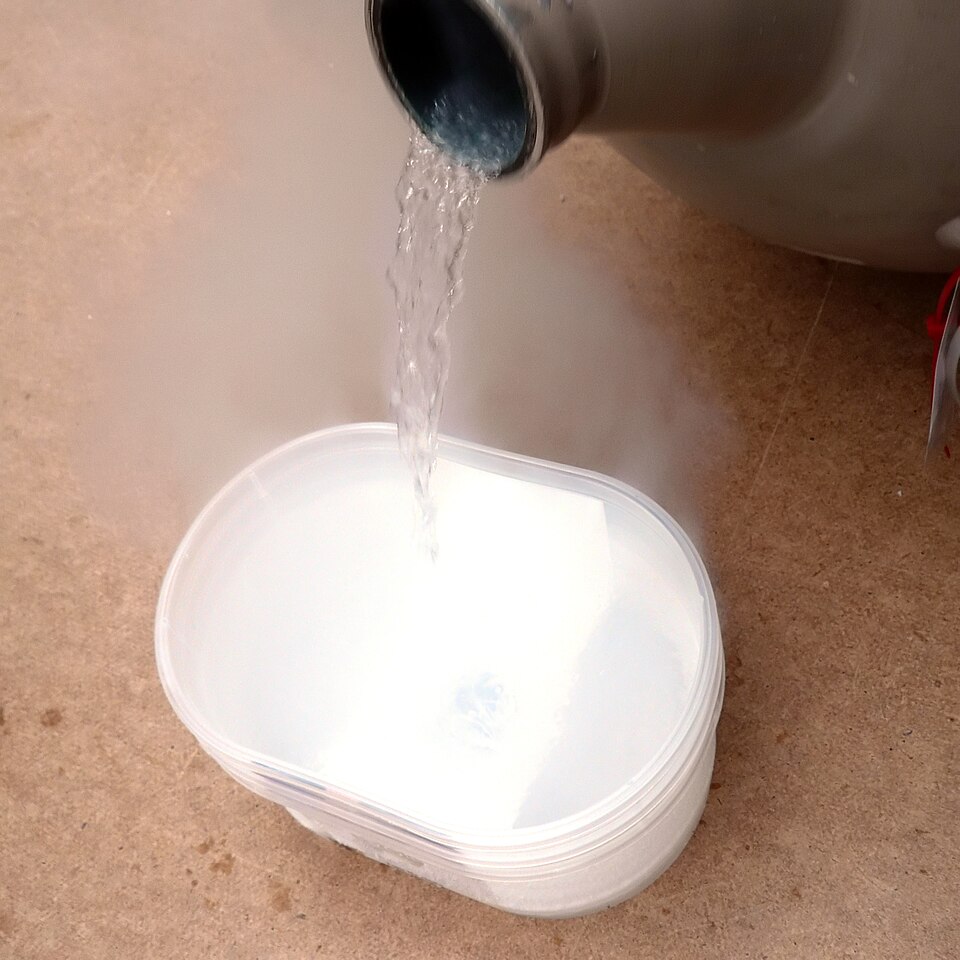 Fayl:Liquidnitrogen.jpg