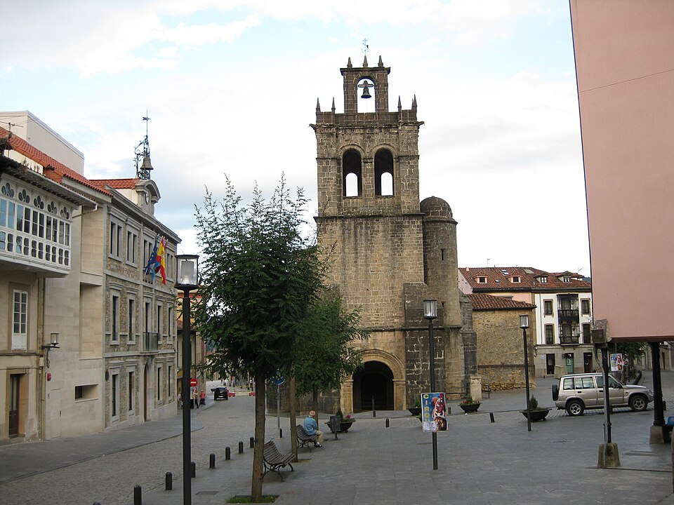Fayl:Salas Iglesia.JPG