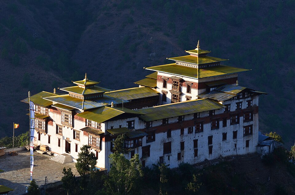 Fayl:Tashigang Dzong 111120.jpg