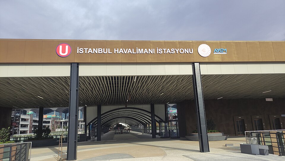 Fayl:İstanbul-Airport-Metro-Station.jpg
