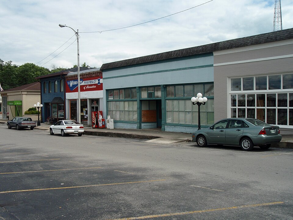 Fayl:Downtown alexandria tennessee.jpg