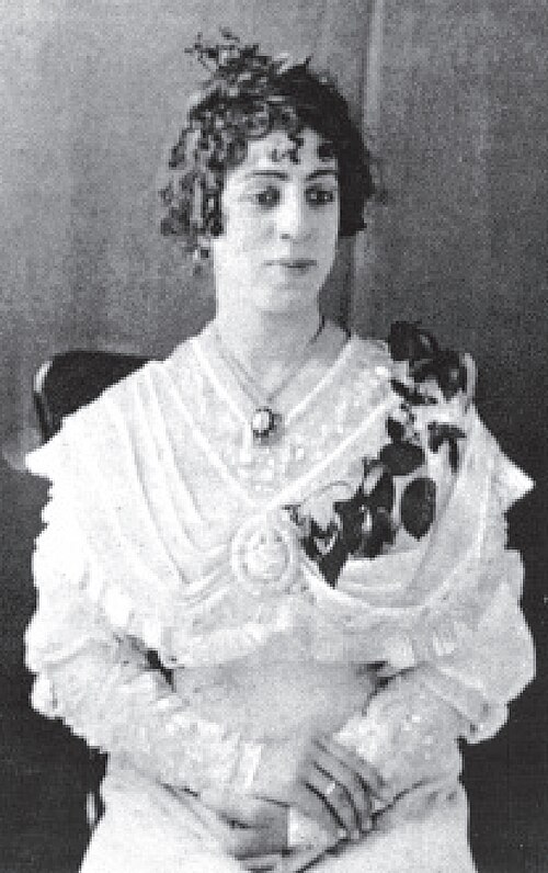 Fayl:Peyveste Hanım.jpg