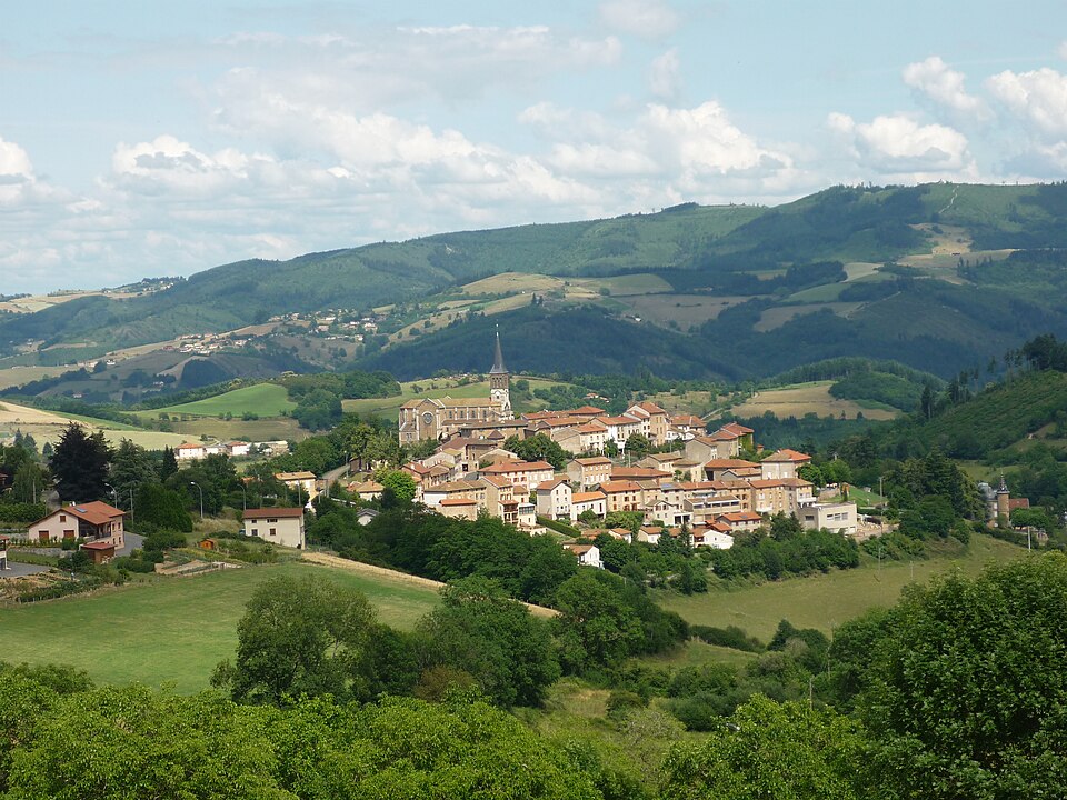 Fayl:Saint-Just-d'Avray - Vue.jpg
