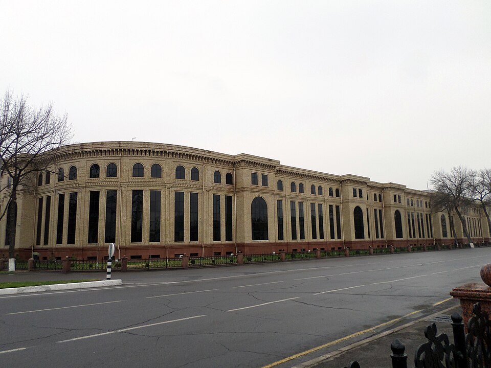 Fayl:The new building 15-18.JPG