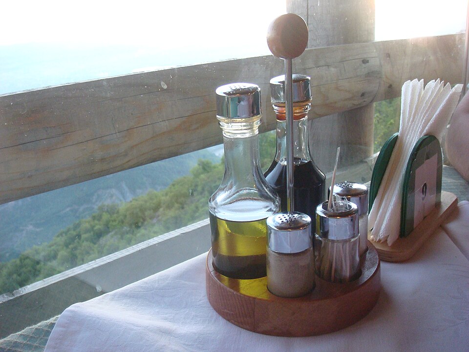 Fayl:Vinegar & Oil.JPG
