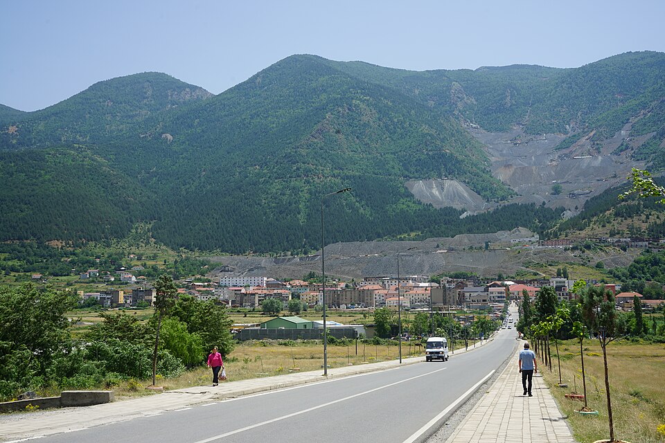 Fayl:Bulqiza & Mali i Lopës.jpg
