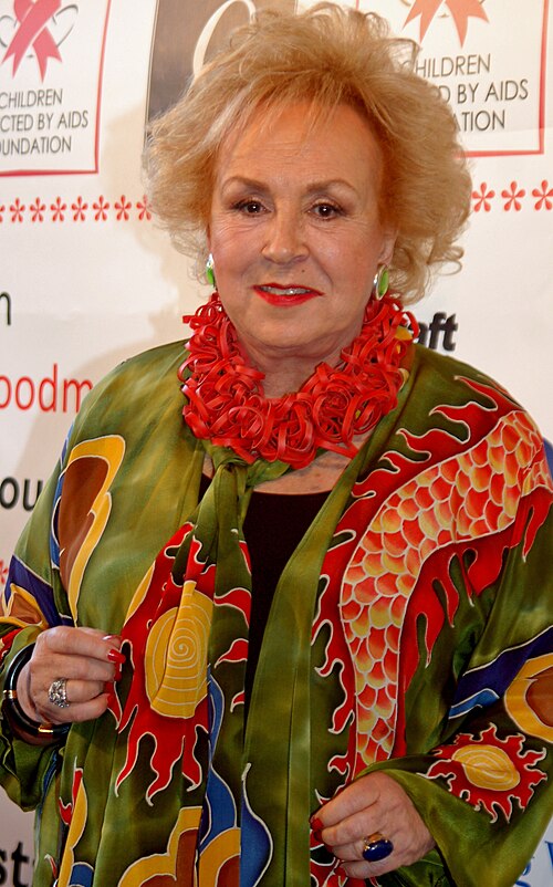 Fayl:DorisRobertsApr2011.jpg