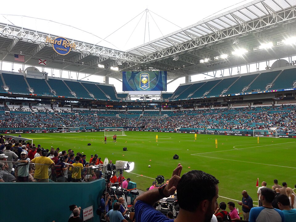 Fayl:Hard Rock Stadium 2017 2.jpg