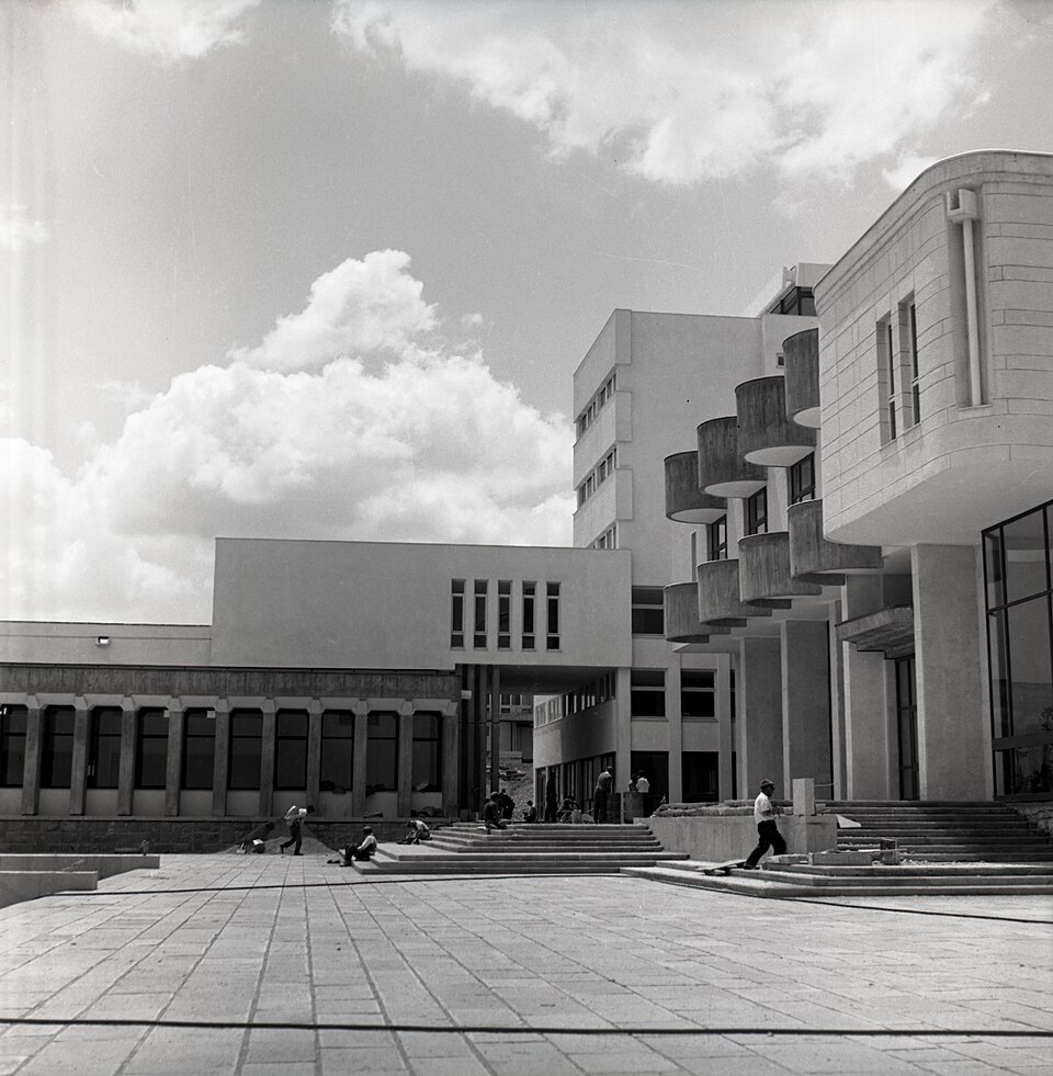 Fayl:METU, Rectorate Building (14849783445).jpg