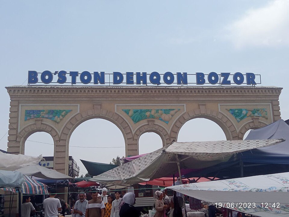 Fayl:Boʻston tumani dehqon bozori.jpg