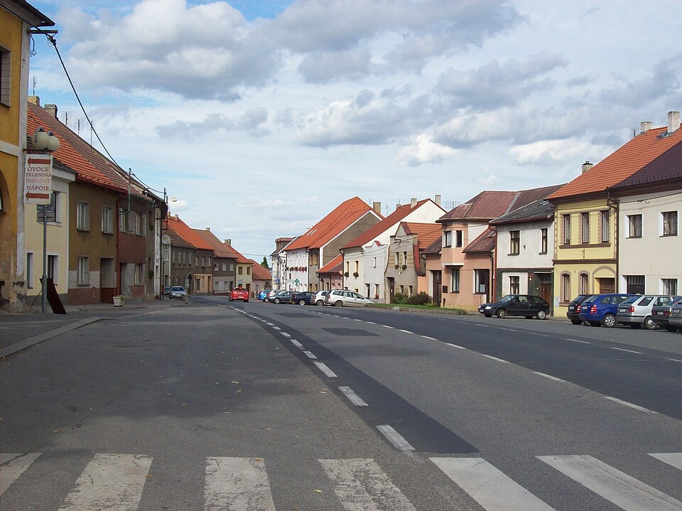 Fayl:Cerhovice - silnice 605.jpg