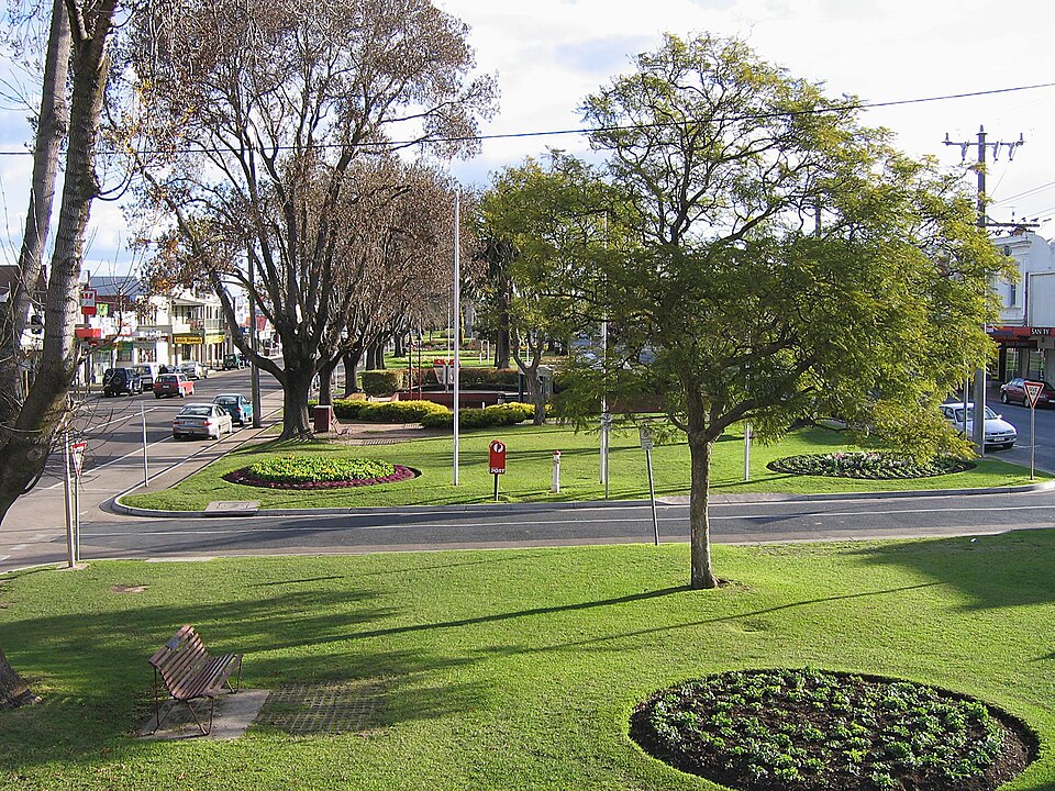 Fayl:From-Rotunda-Looking-West-Bairnsdale-Vic.jpg