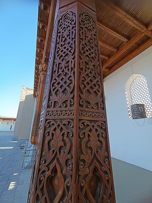 Fayl:Kuk Gumbaz mosque1.jpg