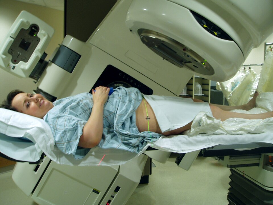 Fayl:Radiation therapy.jpg