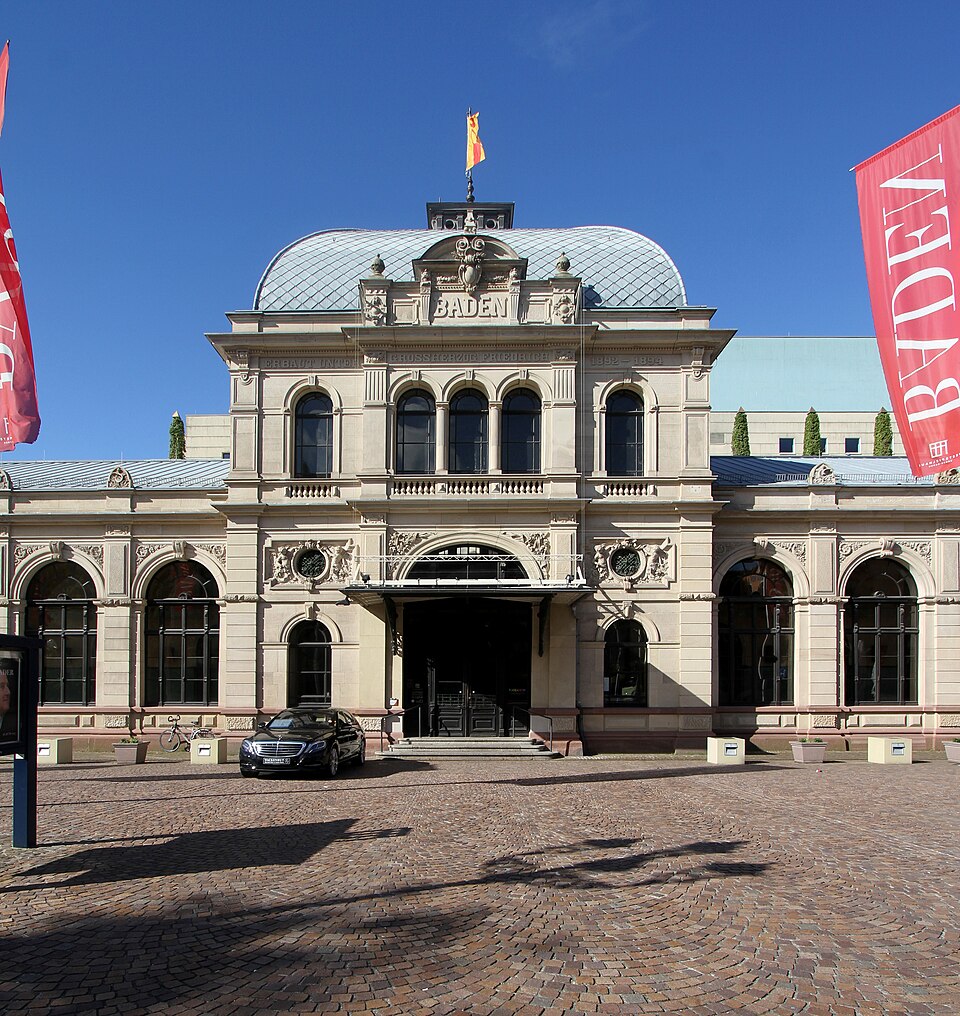 Fayl:Baden-Baden-Festspielhaus-Alter Bahnhof-32-Nordostseite-Mitte-gje.jpg