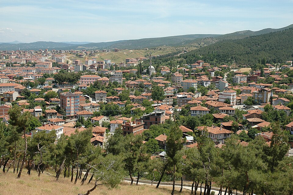 Fayl:Boyabat From hills 9028.jpg