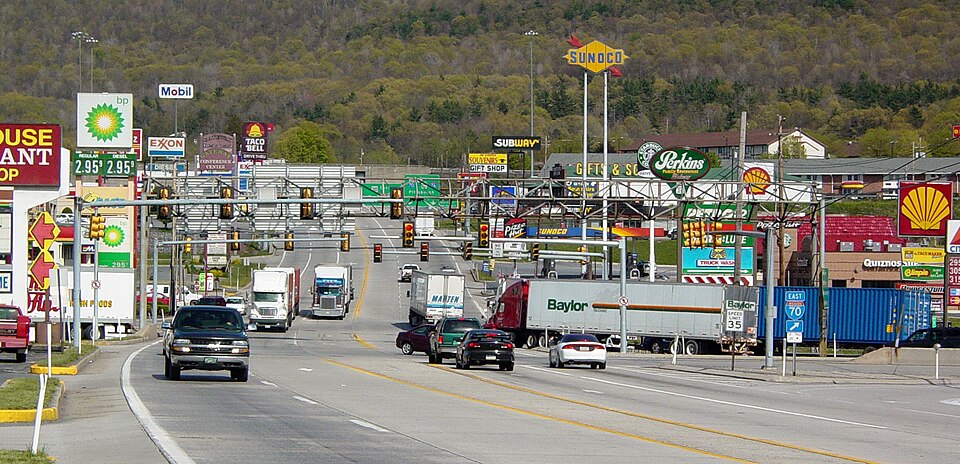 Fayl:Breezewood, Pennsylvania.jpg
